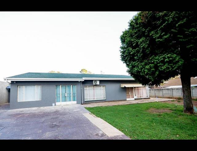 15 BEDROOM HOUSE FOR SALE IN RHODESFIELD